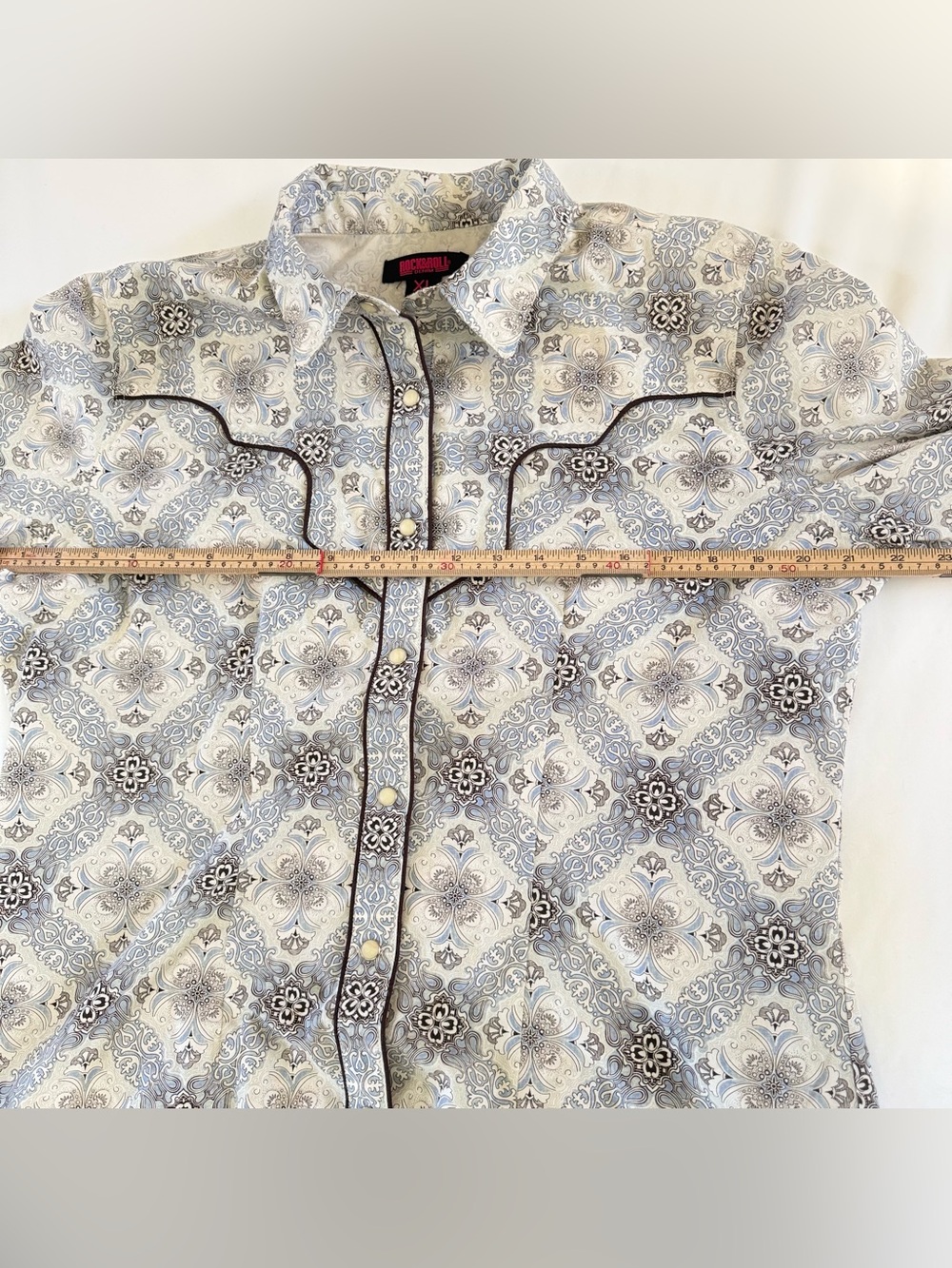 Rock & Roll Denim Western Shirt Womens XL Pearl Snap Blue Medallion Cowgirl Top - Picture 3 of 8